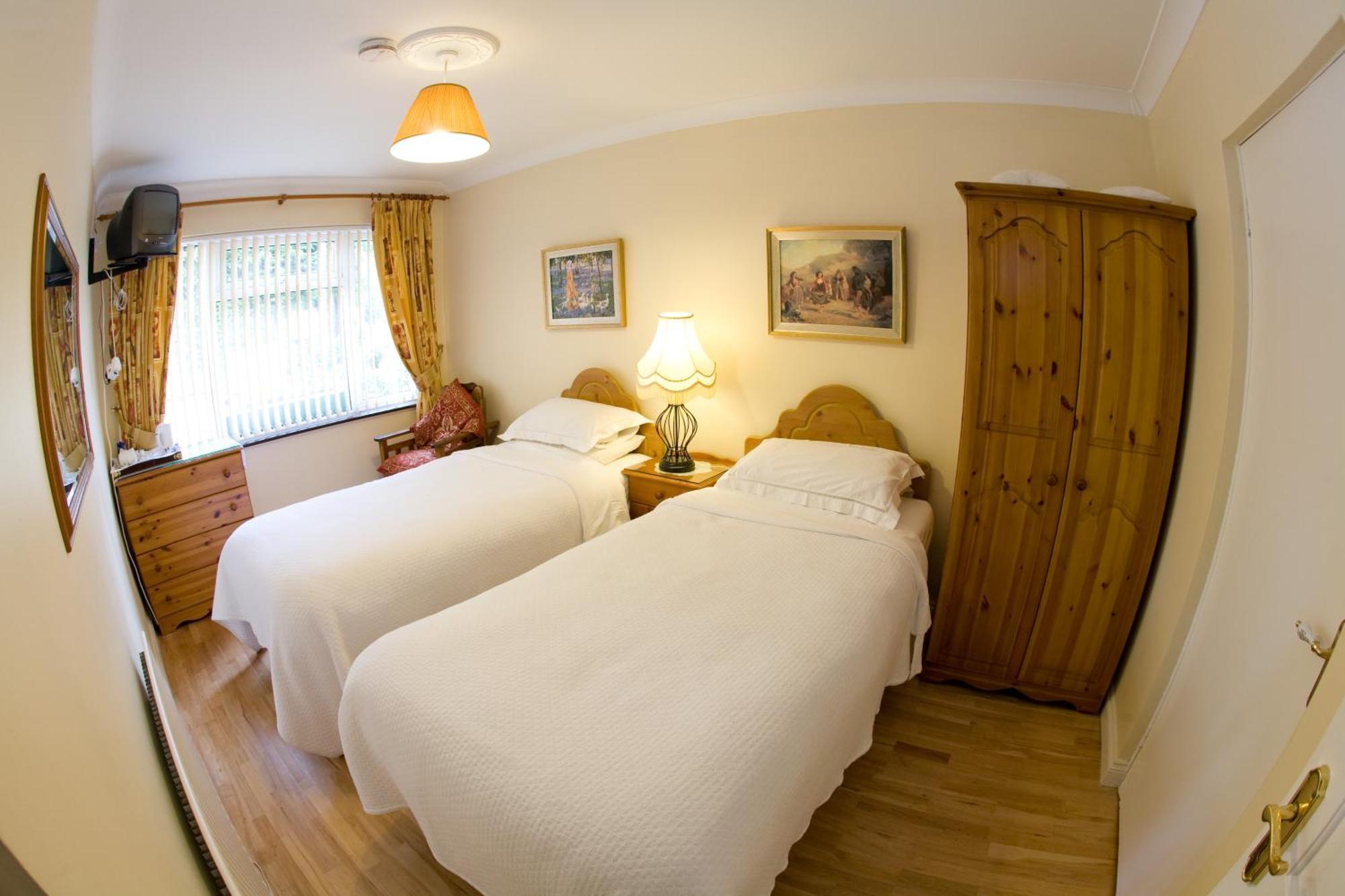 Danabel Hotel Кинсейл Екстериор снимка